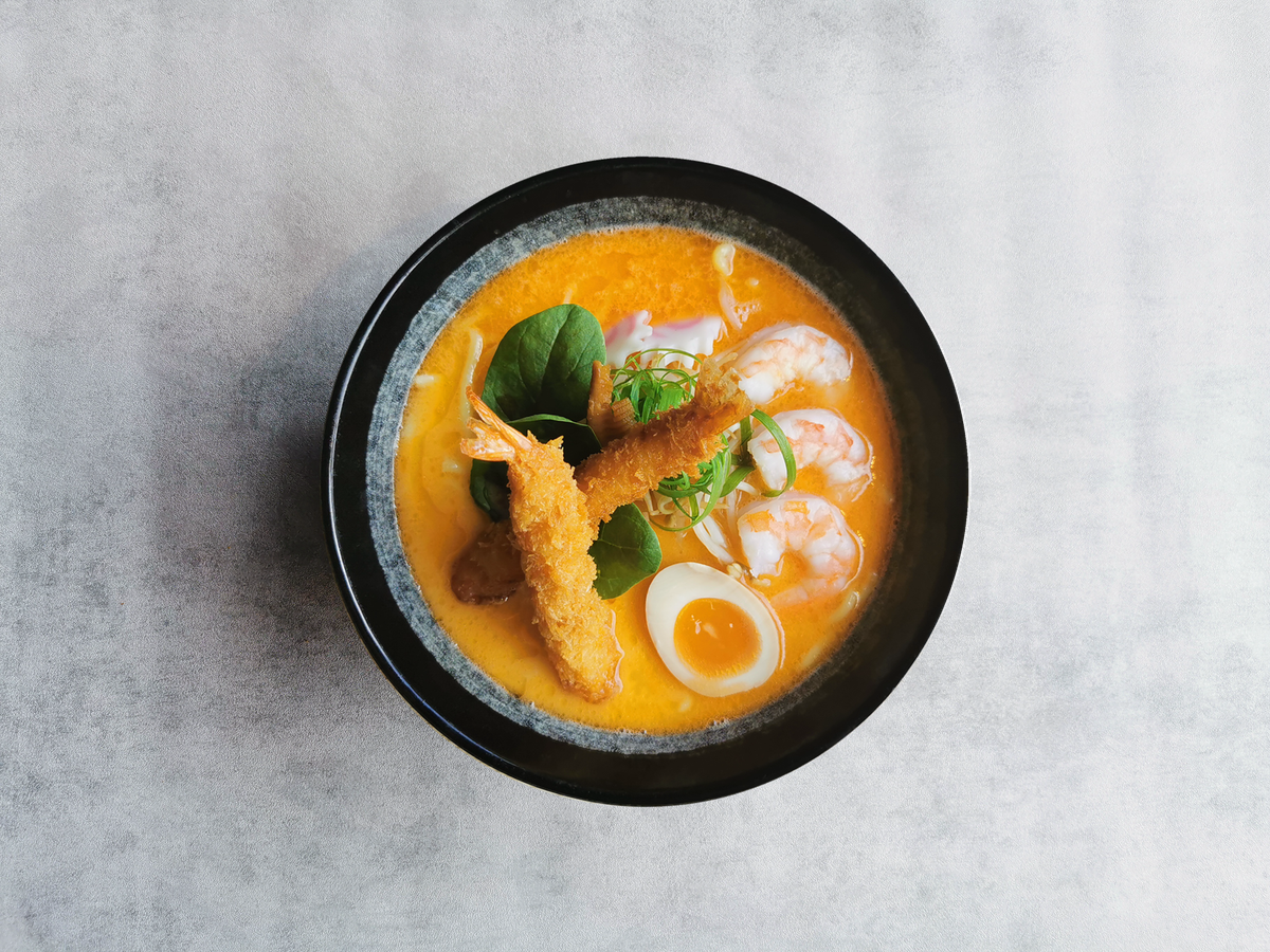 2. Signitur ebi ramen (køkken anbefaler) – Hjemmelavet suppe / rejer / naruto fiskekage / forårsløg / b...