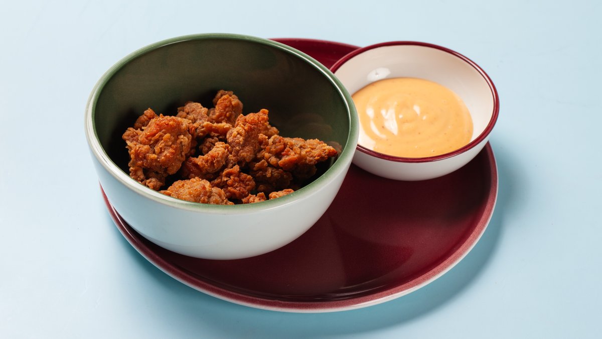 Crispy Chicken Bites – Servert med chipotle mango mayo.