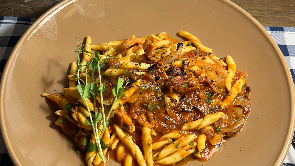 Strozzapreti amatriciana – guanciace tokaszalonna hagymával, chilivel pirítva paradicso...
