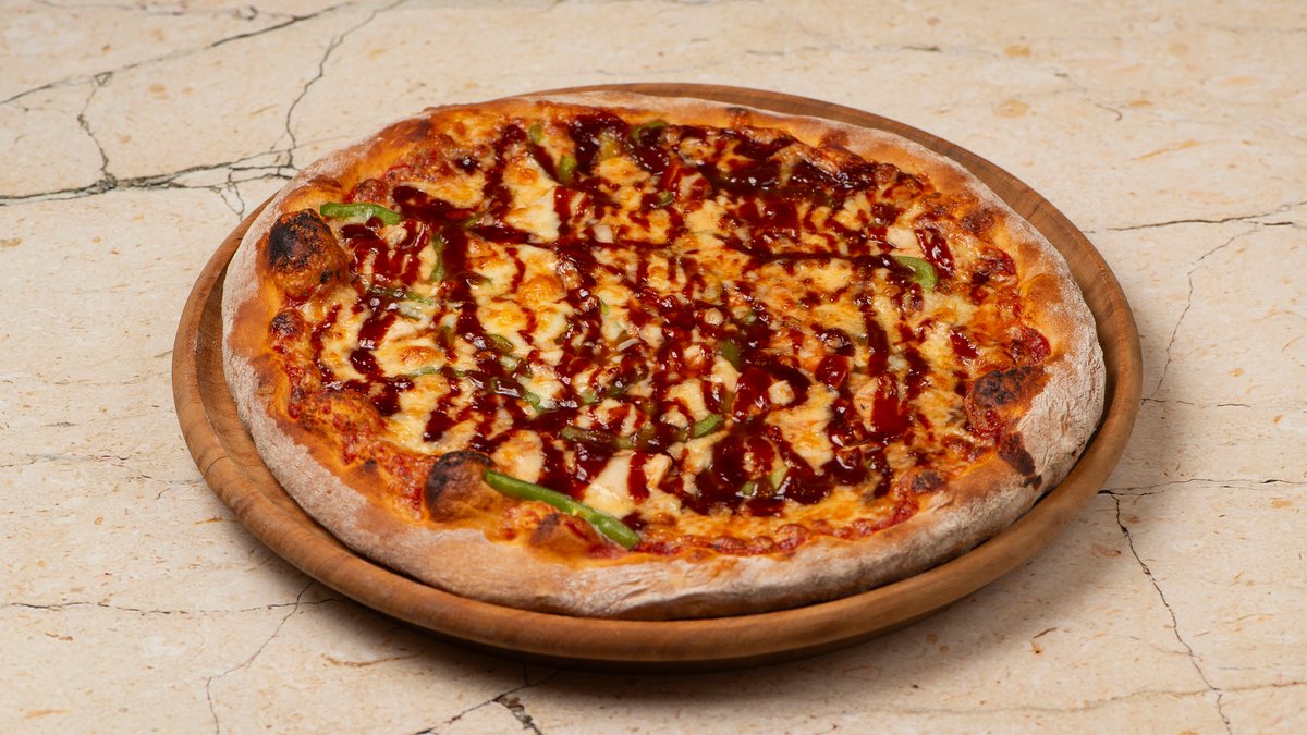 Πίτσα Pollo Texas – Με σάλτσα ντομάτας, gouda, μοτσαρέλα, κοτόπουλο, κρεμμύδι, π...