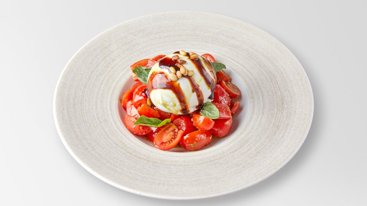 Caprese Salad – Σαλάτα με ντοματίνια, πάστα βασιλικού, mozzarella burrata κα...
